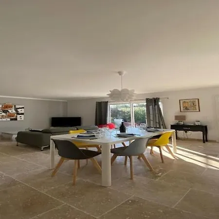 Villa Beautiful With Private Pool Tavel