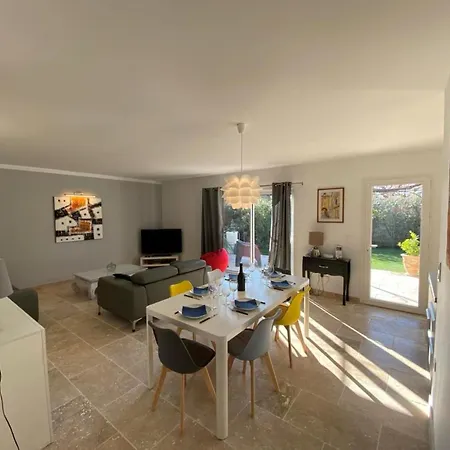 فيلة Beautiful With Private Pool