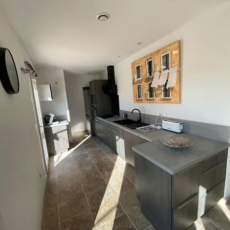 Beautiful With Private Pool Tavel