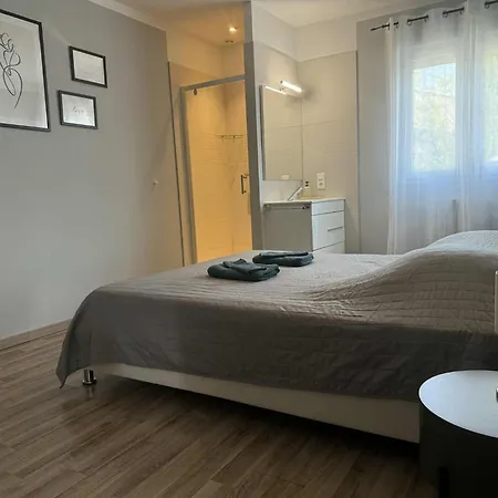 Beautiful With Private Pool Villa Tavel