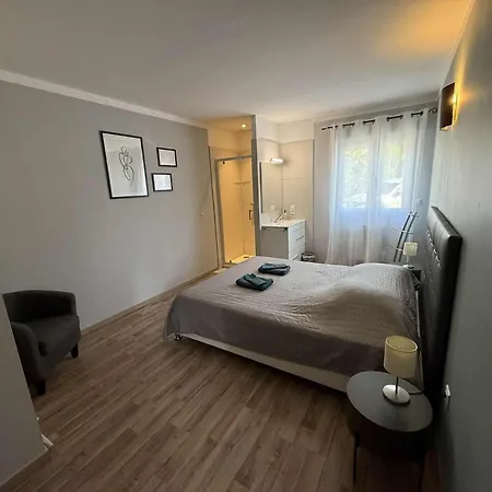 Beautiful With Private Pool Villa Tavel