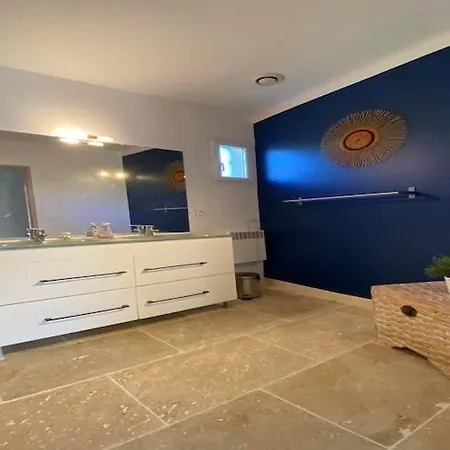 Beautiful With Private Pool Tavel