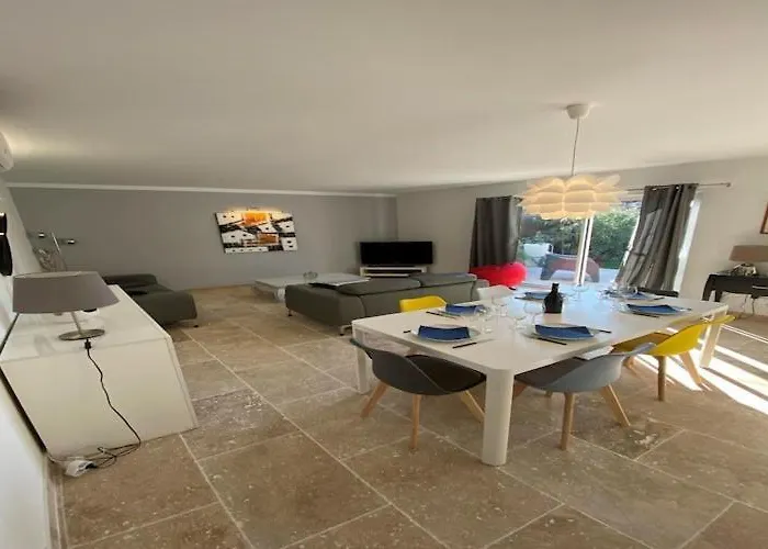 Vila Beautiful With Private Pool Tavel