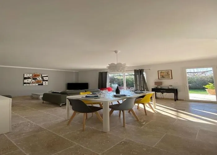 Vila Beautiful With Private Pool Tavel