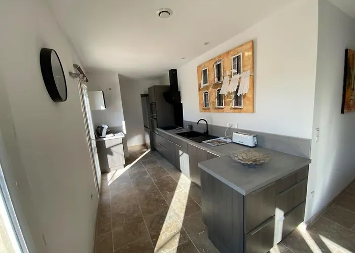 Beautiful With Private Pool Tavel