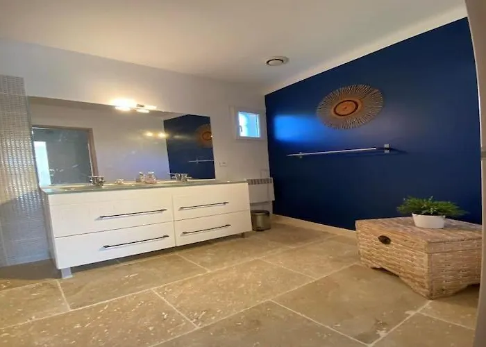 Beautiful With Private Pool Tavel